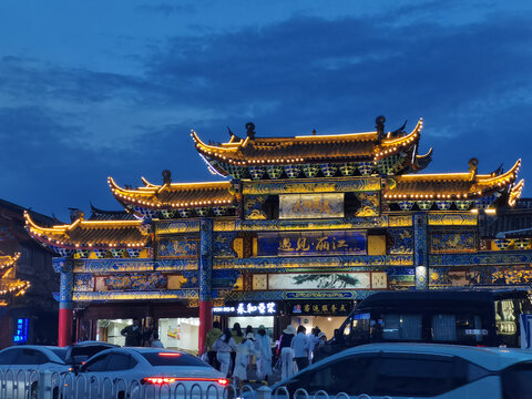 丽江古城璀璨夜景牌坊