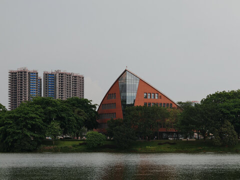 湖畔独特建筑
