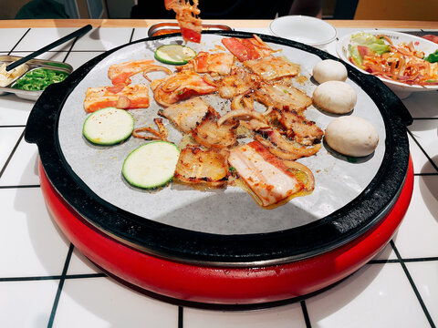 丰富多样的韩式烤肉食材