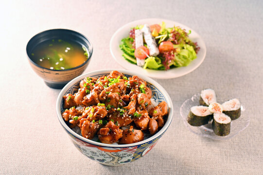 鸡肉盖饭