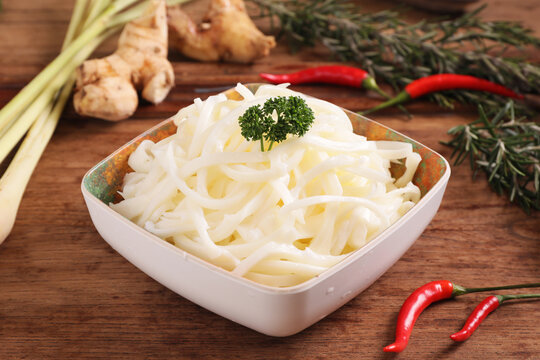 爽口白萝卜丝与佐料搭配