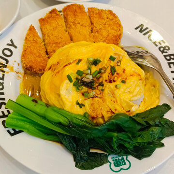 咖喱鸡排滑蛋饭