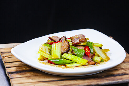 西芹青椒炒腊肉