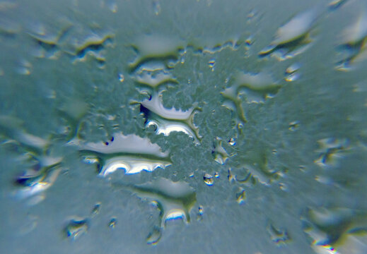 窗玻上的雨珠