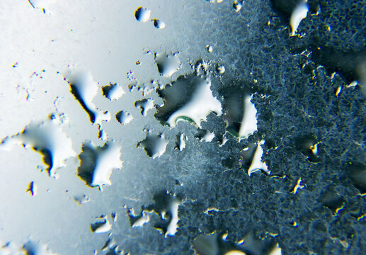 窗玻上的雨珠