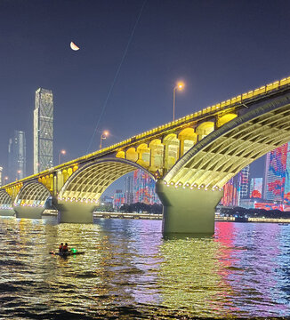 月夜下的城市桥梁美景