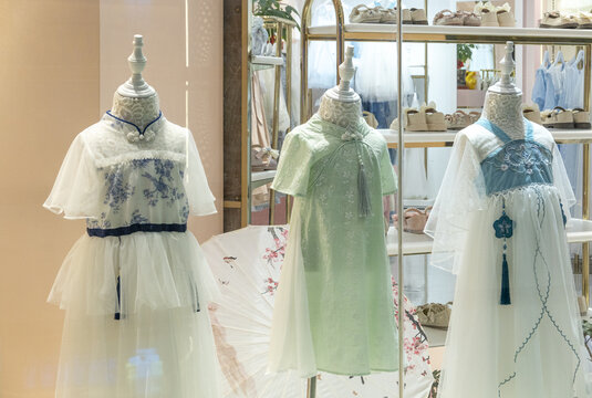 精致童装汉服展示