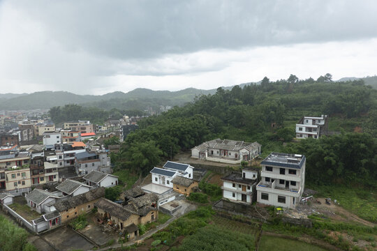 雨中乡村俯瞰景致