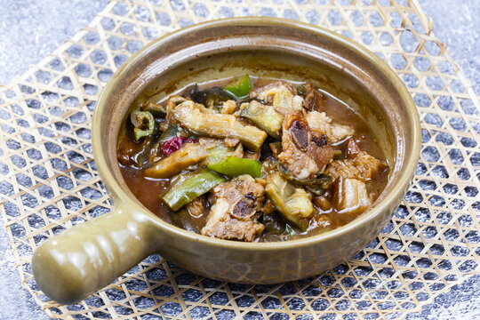 美味砂锅排骨