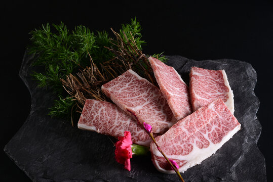 霜降三角牛腩