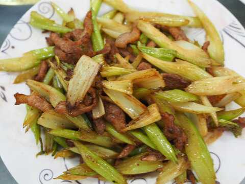 芹菜炒肉丝美味家常菜