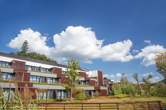 现代风格建筑与自然景致