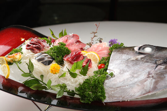 精美金枪鱼刺身拼盘