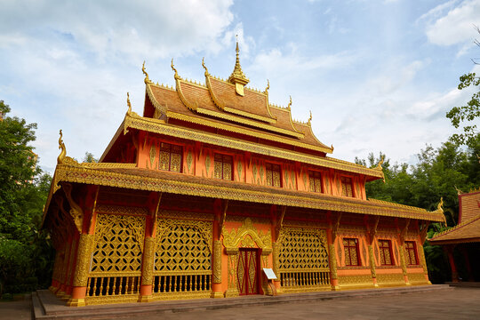 西双版纳总佛寺传统寺庙建筑风光