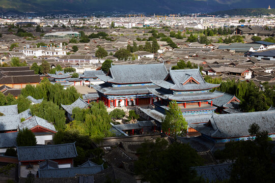 丽江古城和木府古建高视角风光
