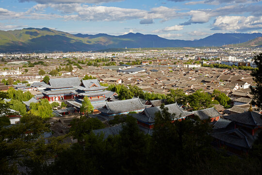 丽江古城和木府古建高视角风光