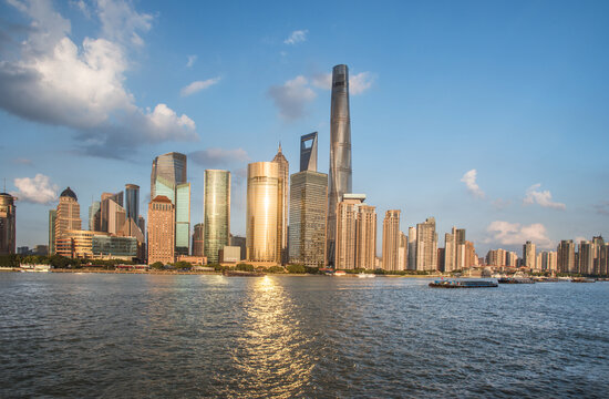 上海外滩璀璨摩天楼景观