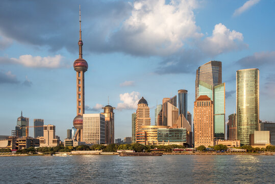 上海外滩标志性天际线景观