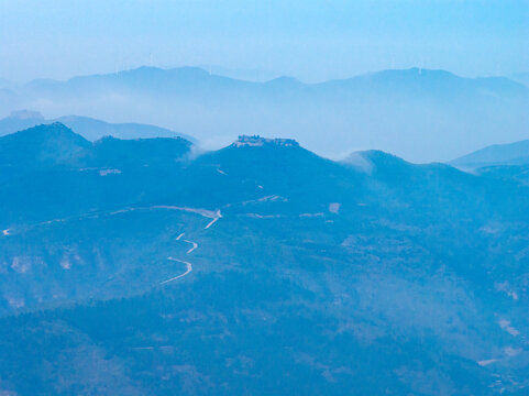 济南南部山区的连绵群山