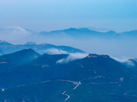 济南南部山区的连绵群山