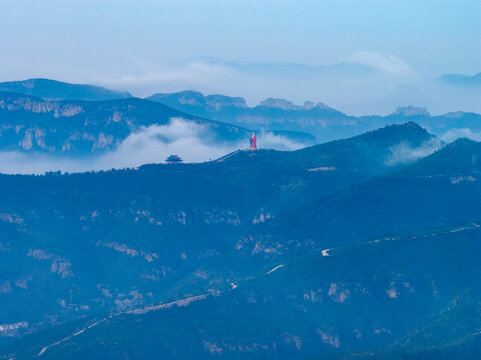 济南南部山区的连绵群山