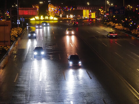 夜晚城市道路上的车流景观