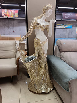 陶瓷美女造型