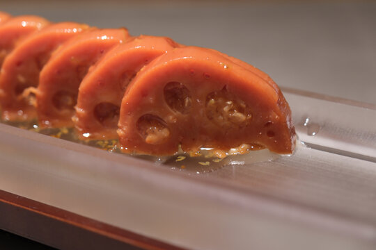 香甜美味的切片桂花糯米糖藕