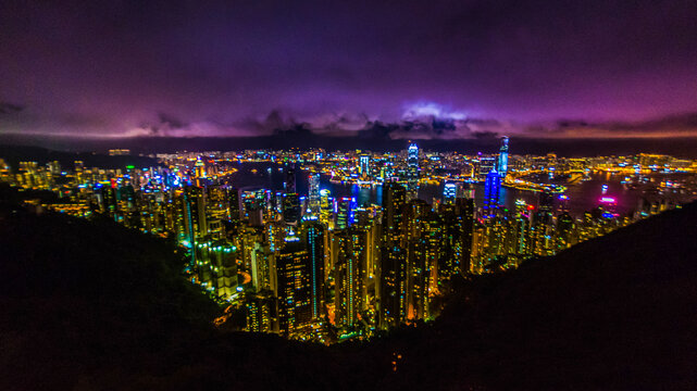 香港璀璨夜景与天边闪电香港夜景风光