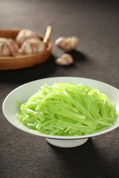 清炒莴笋丝