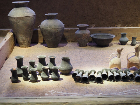 古代陶器文物展示