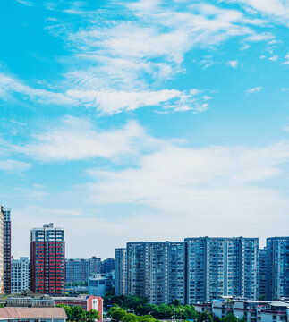 蓝空下的城市拼图