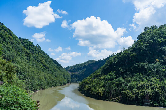 青衣江青山绿水间的秀丽河谷四川眉山洪雅