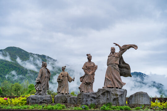 瓦屋山古装人物群雕景观