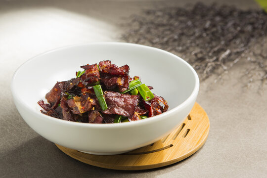 蒜香腊黄牛肉