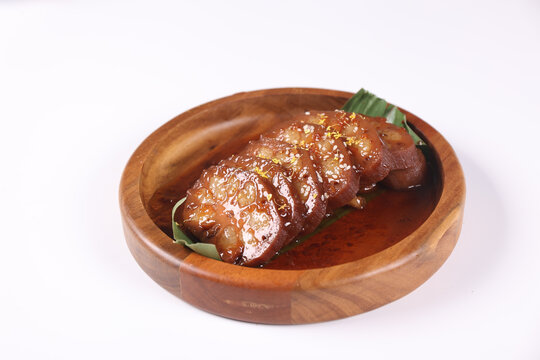 木盘盛桂花糯米藕美食蜜汁藕