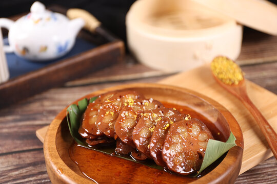 桂花糯米藕传统美味佳肴蜜汁藕