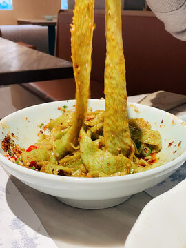 诱人的绿色风味手工面食