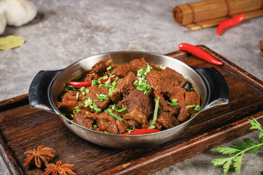 干锅炖牛肉