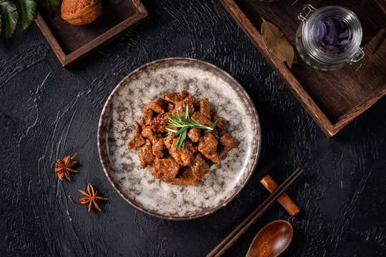 美味酱牛肉摆盘特写