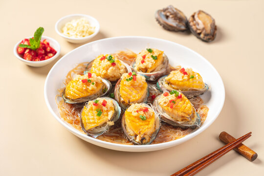蒜蓉粉丝蒸鲍鱼美味呈现