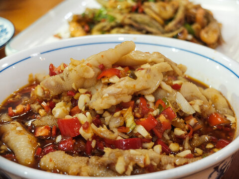 酸辣可口的美味凉拌无骨鸡爪