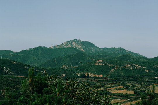 青山绿野间的自然景致