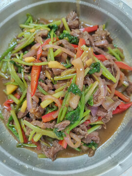 洋葱炒肉