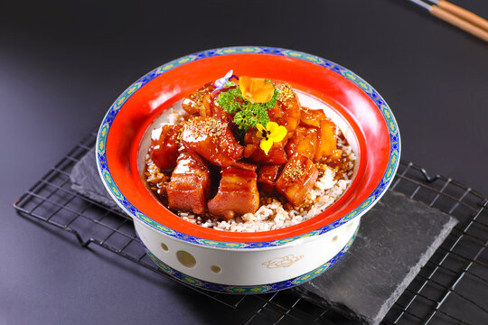 红烧肉盖饭