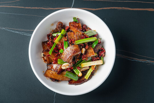 湘菜美味诱人的香辣炒腊肉