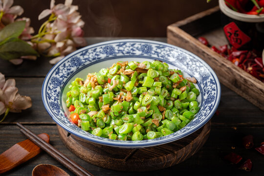 美味豆角炒肉末家常菜