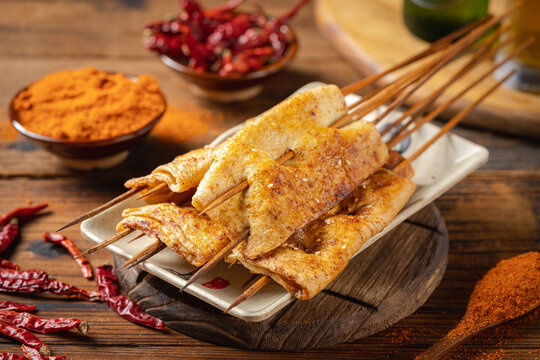美味烤豆皮串与调料搭配