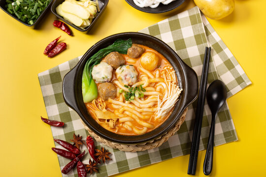 麻酱土豆粉黑色砂锅