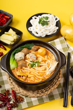 麻酱土豆粉黑色砂锅